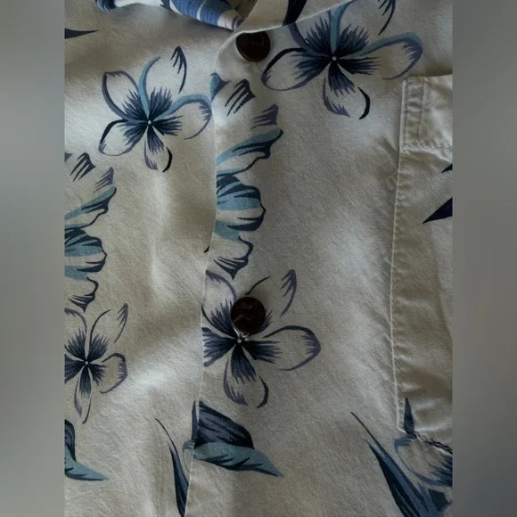 Men's Blue Hawaiian Floral Casual Button Down Shirt - Picture 4 of 4